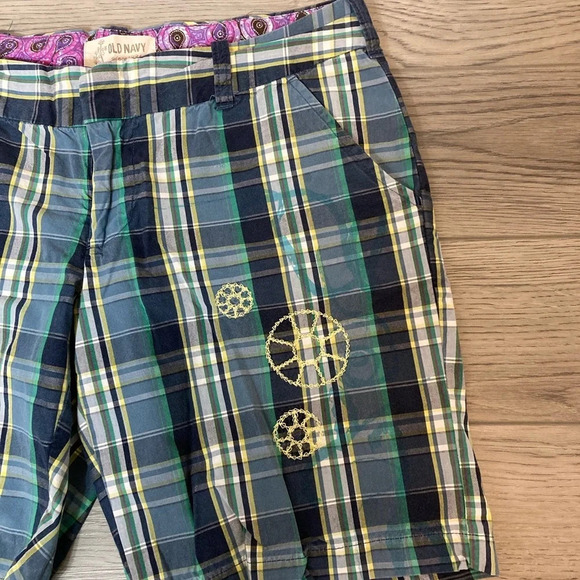 Old Navy Flat Front Plaid Bermuda Shorts Embroidered 6 - Picture 4 of 10